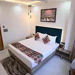 Skymax Hotel