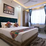 Skymax Hotel