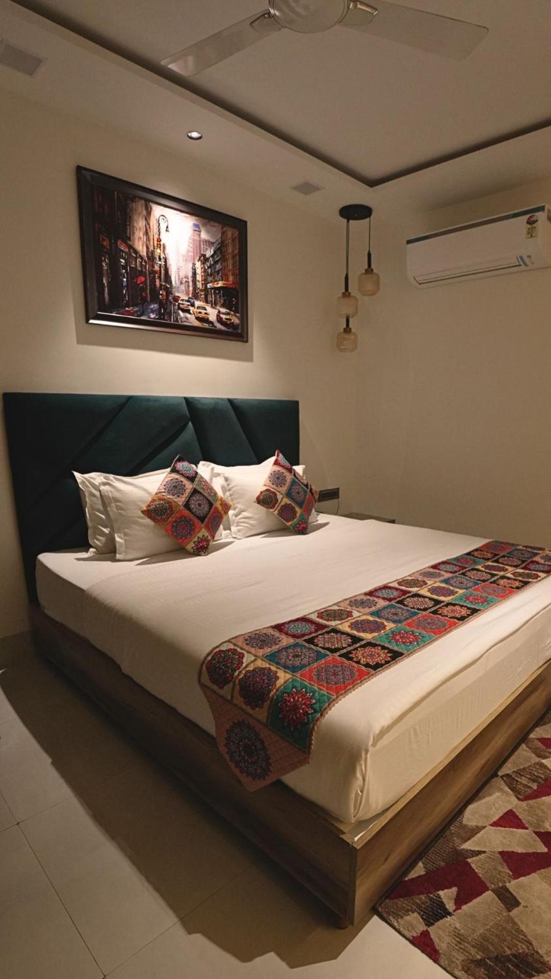 Skymax * New Delhi