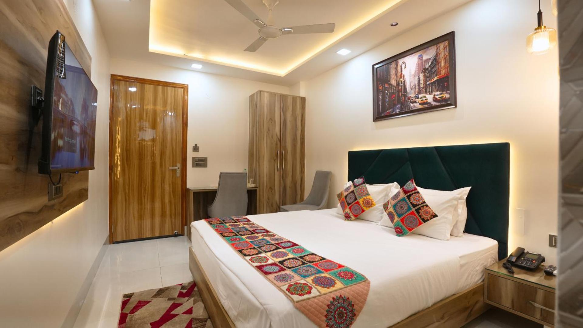 Skymax * New Delhi